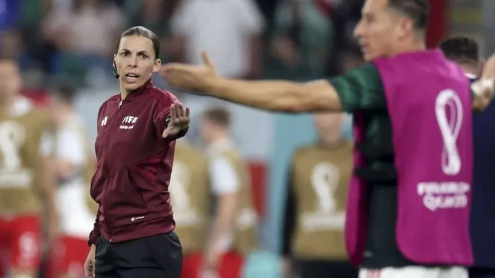 Stephanie Frappart se convirtió en la primera mujer árbitro en un partido del Mundial