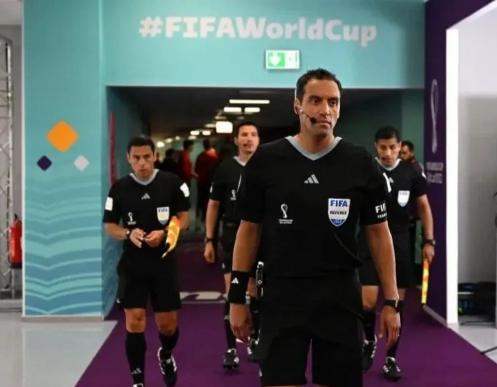 El árbitro argentino Fernando Rapallini tuvo su debut mundialista