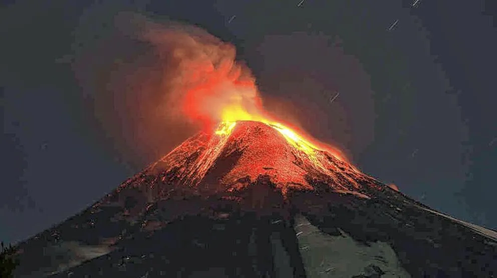 El volcán Villarrica enciende alarmas y se evalúan medidas preventivas