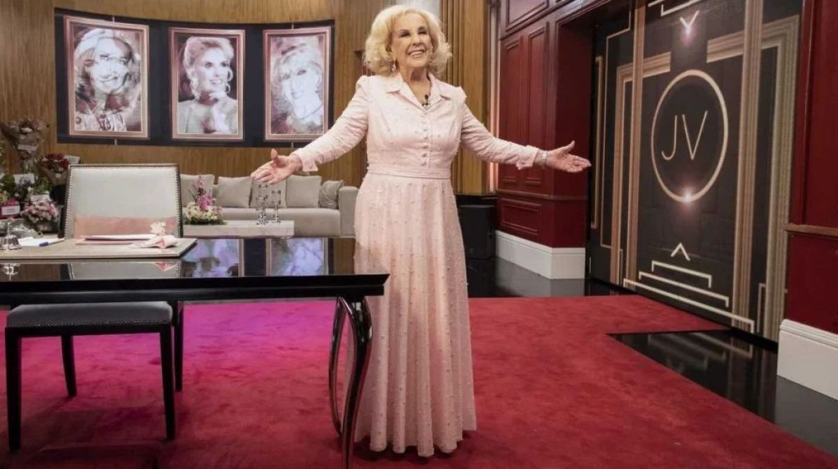 Mirtha Legrand fue condecorada por la Embajada de Francia con la Legión de Honor