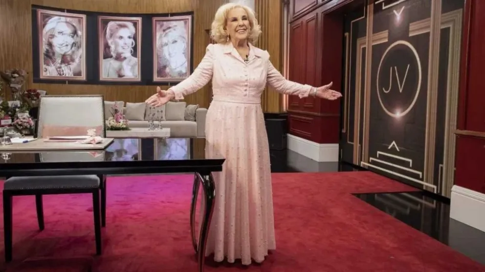 Mirtha Legrand fue condecorada por la Embajada de Francia con la Legión de Honor