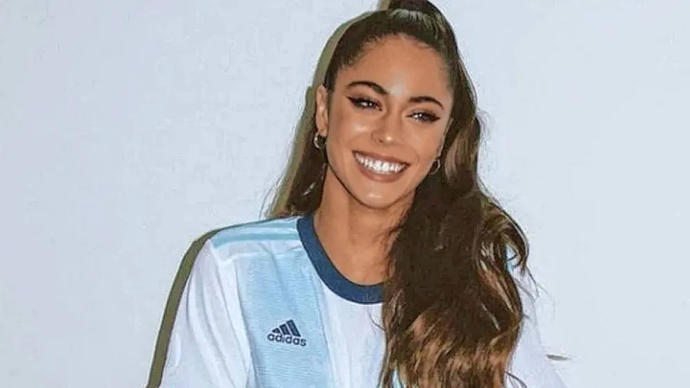 Tini llegó a Qatar luego de ser criticada tras la derrota de Argentina en el Mundial