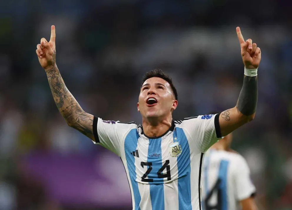 La emoción de Scaloni y Enzo Fernández después del gol que selló el partido