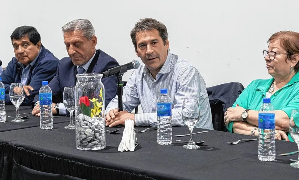 Luque acompañó la presentación del libro que vivencia  a las mujeres del Centro de Empleados Comercio