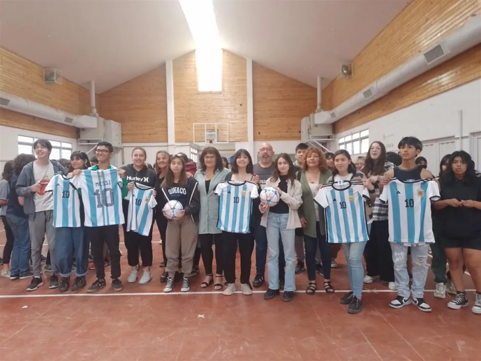 Ya se vive el mundial en las escuelas de Comodoro