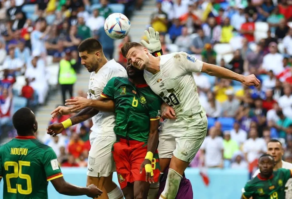 Serbia y Camerún igualaron en un increíble partido repleto de goles por el Grupo G