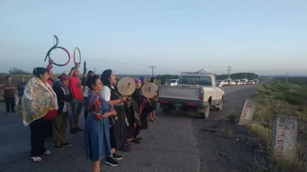 Mapuches cortaron el ingreso a Vaca Muerta y se reúnen con autoridades judiciales
