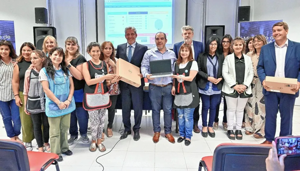Arcioni acompañó a directivos de Nivel Inicial que se capacitan en el ...