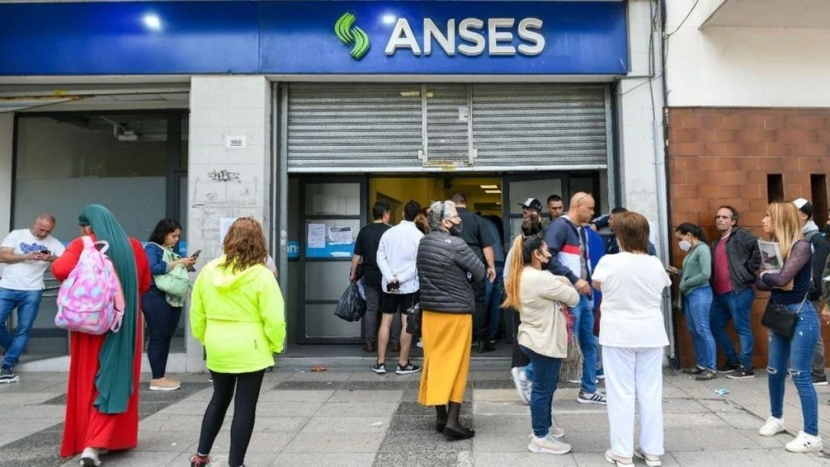 El Gobierno formalizó el bono de $10 mil para jubilados y pensionados