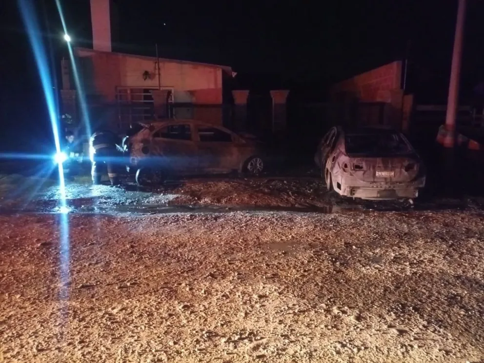 Se incendiaron dos vehículos