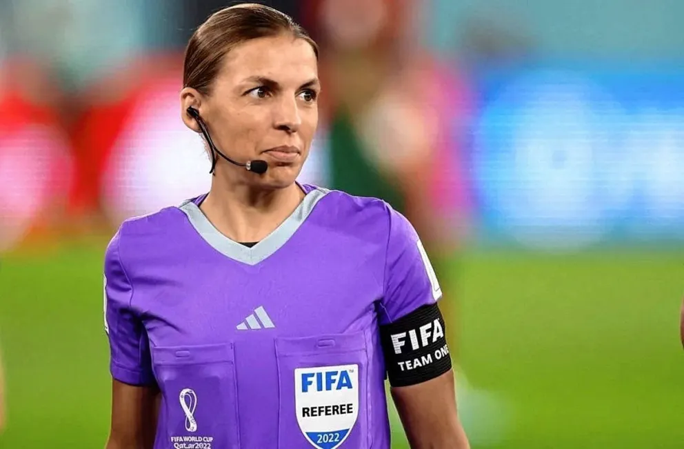 Stephanie Frappart, la primera mujer en arbitrar un partido de Mundial