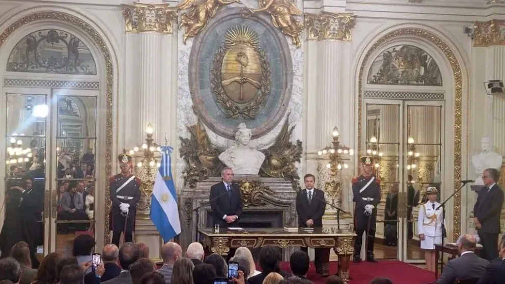 Alberto Fernández le tomó juramento a Giuliano al frente de Transporte: "Vas a ser un gran ministro"