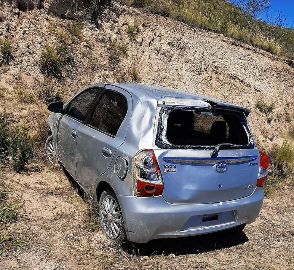 Pareja comodorense volcó cerca de Trelew y salieron ilesos