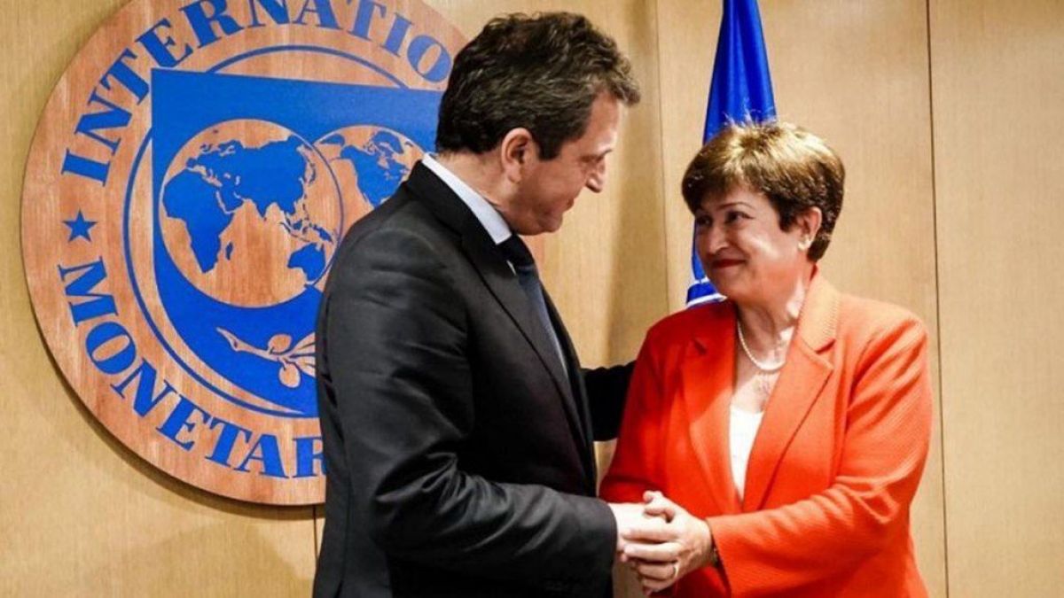 El FMI aprobó la tercera revisión de la Argentina y se espera la llegada de casi US$ 6.000 millones antes de fin de año
