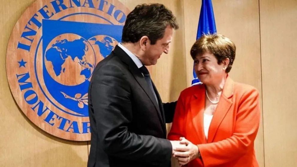 El FMI aprobó la tercera revisión de la Argentina y se espera la llegada de casi US$ 6.000 millones antes de fin de año