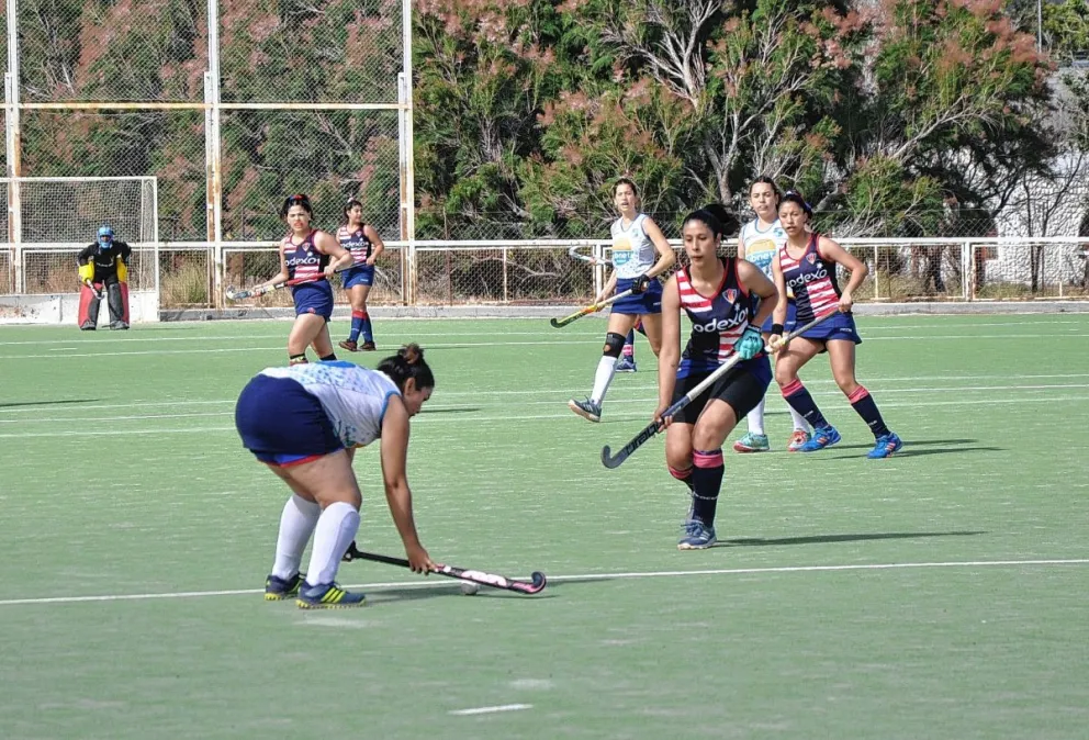 Mañana se inicia la clínica de hockey a cargo de Pablo Lombi