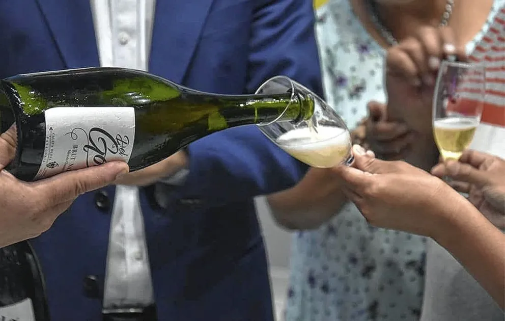 Caleta Olivia ya tiene su primer vino espumante y fue presentado oficialmente