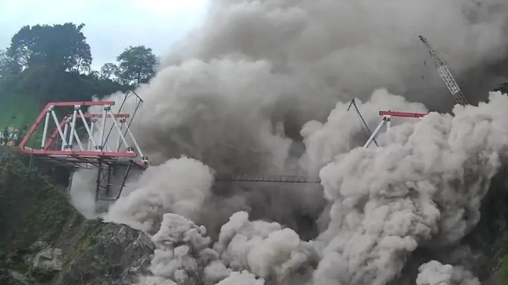 Indonesia: dos mil evacuados por la erupción de un volcán de la isla de Java