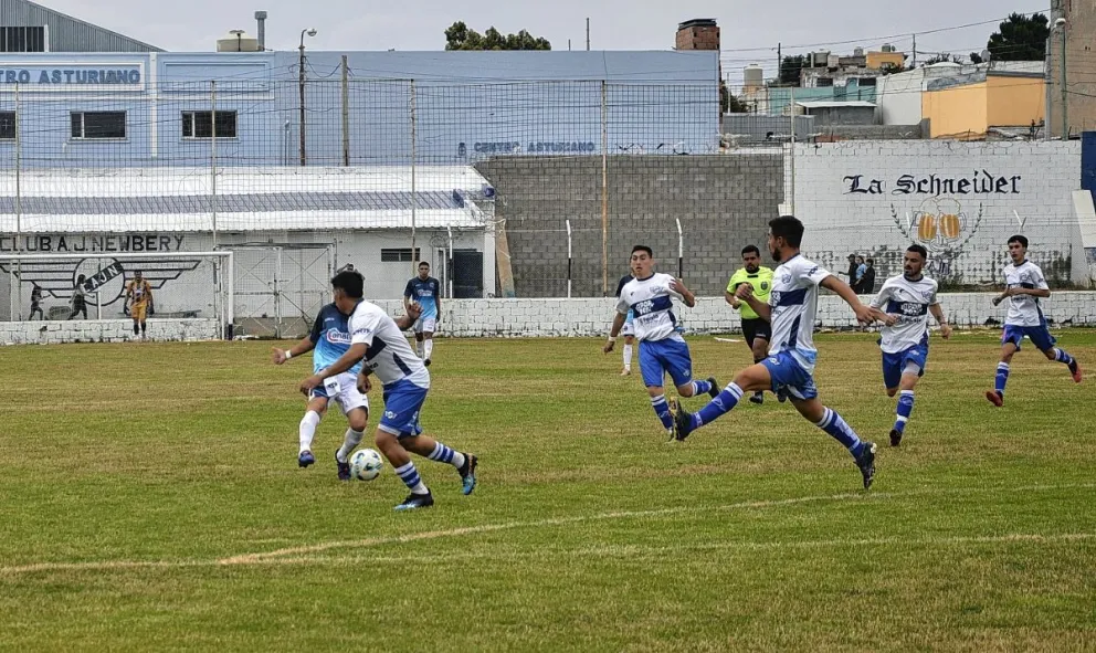 Jorge Newbery sigue en carrera