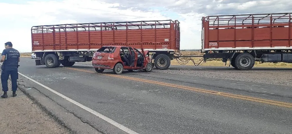 Dos mujeres al hospital tras fuerte choque de auto con acoplado de camión en ruta entre Trelew y Gaiman