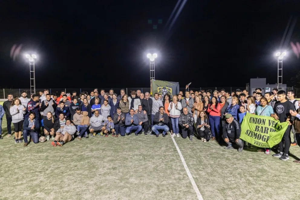 Inauguraron el sistema de iluminación de la cancha de césped sintético de la Universidad
