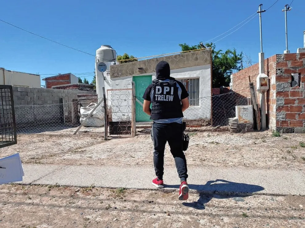 Secuestran arma ilegal en allanamientos por atentado con bombas Molotov 
