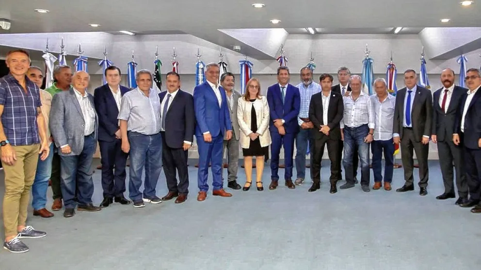 Gobernadores y sindicalistas pusieron en marcha una mesa política para "reordenar el peronismo"