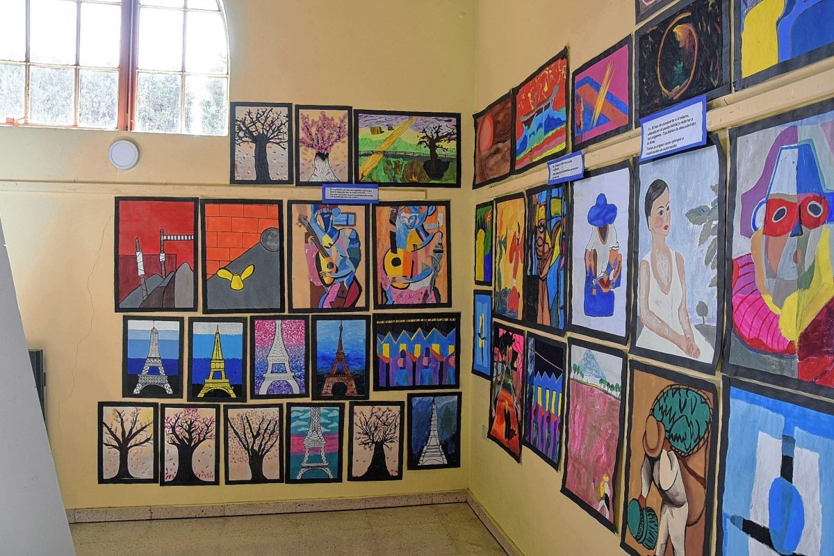 Exposición Artística de arte hispano americano con reciclados