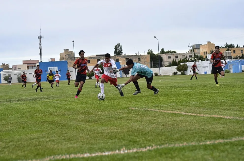Comodoro definirá el título con Mendoza