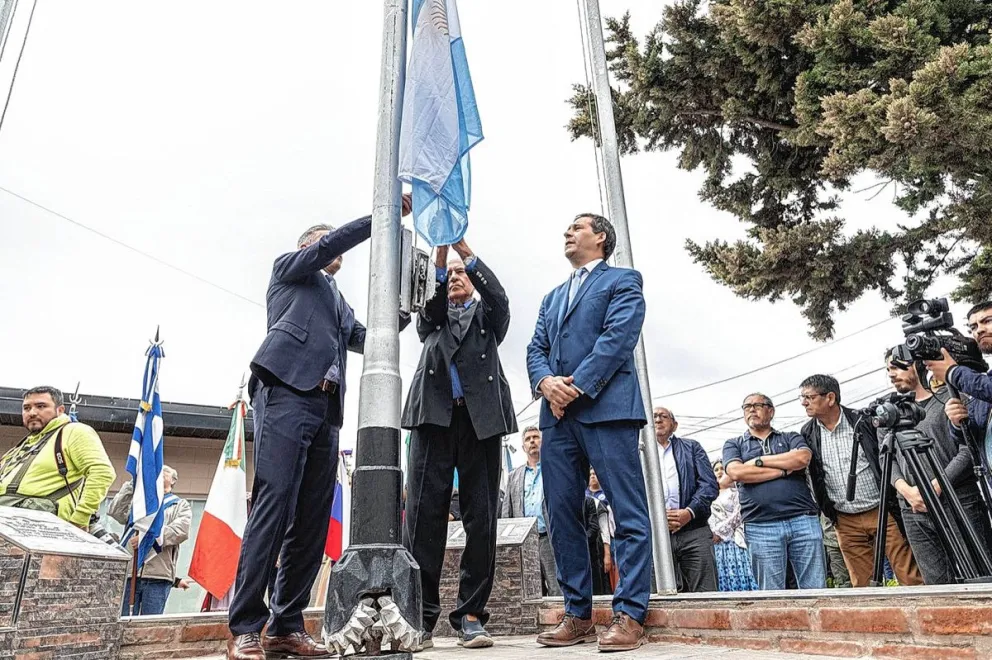 Luque y Arcioni encabezaron los festejos por el 115° Aniversario del Descubrimiento del Petróleo