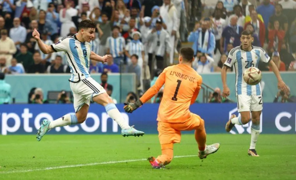 Video: así fue el golazo de Julián Álvarez a Croacia a puro coraje