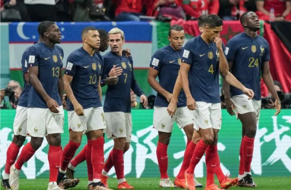Alerta en Francia: otro jugador tiene síntomas del "virus del Camello" a tres días de la final del Mundial