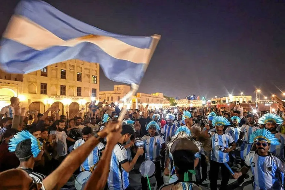 Hinchas argentinos protestaron frente al hotel de la AFA por las entradas para la final del Mundial