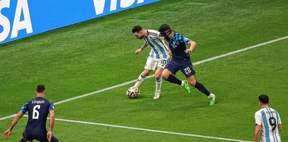 Habló el defensor croata que sufrió la magia de Messi: "Es completamente diferente cuando juega con la Selección"