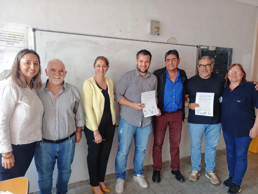 Acuerdo por un plan de estudios para trabajadores del Municipio