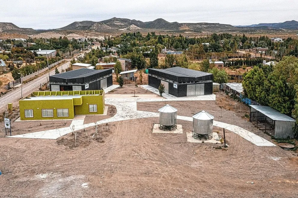 En un día histórico para Comodoro, Luque inauguró la sede, el mercado y la feria de los productores de Km. 17