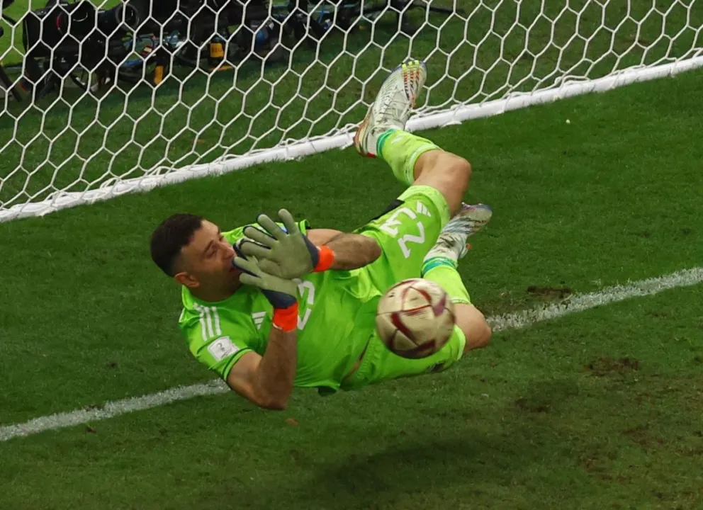 "Dibu" Martinez, Otamendi y Messi, la columna vertebral de la "Scaloneta" que jugaron todo el Mundial
