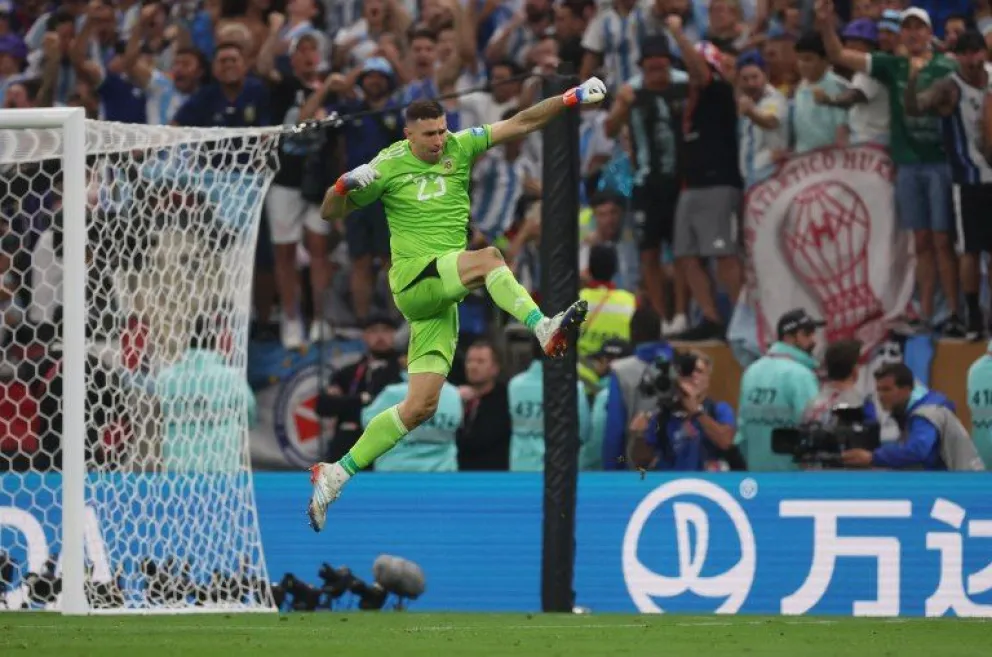 Argentina alcanzó la gloria porque Messi es Messi y "Dibu" Martínez nació para ser arquero de la Selección