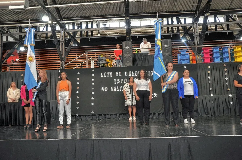 El Instituto de Formación Docente 802 entregó diplomas y premió a egresados