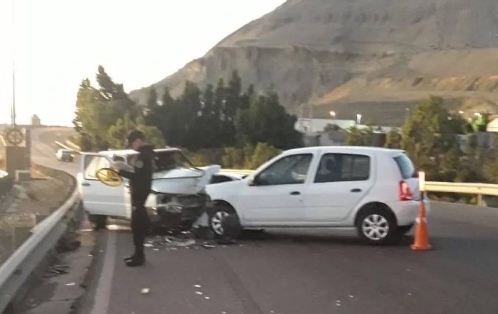 Dos personas resultaron lesionadas luego de un choque frontal en Ruta 3