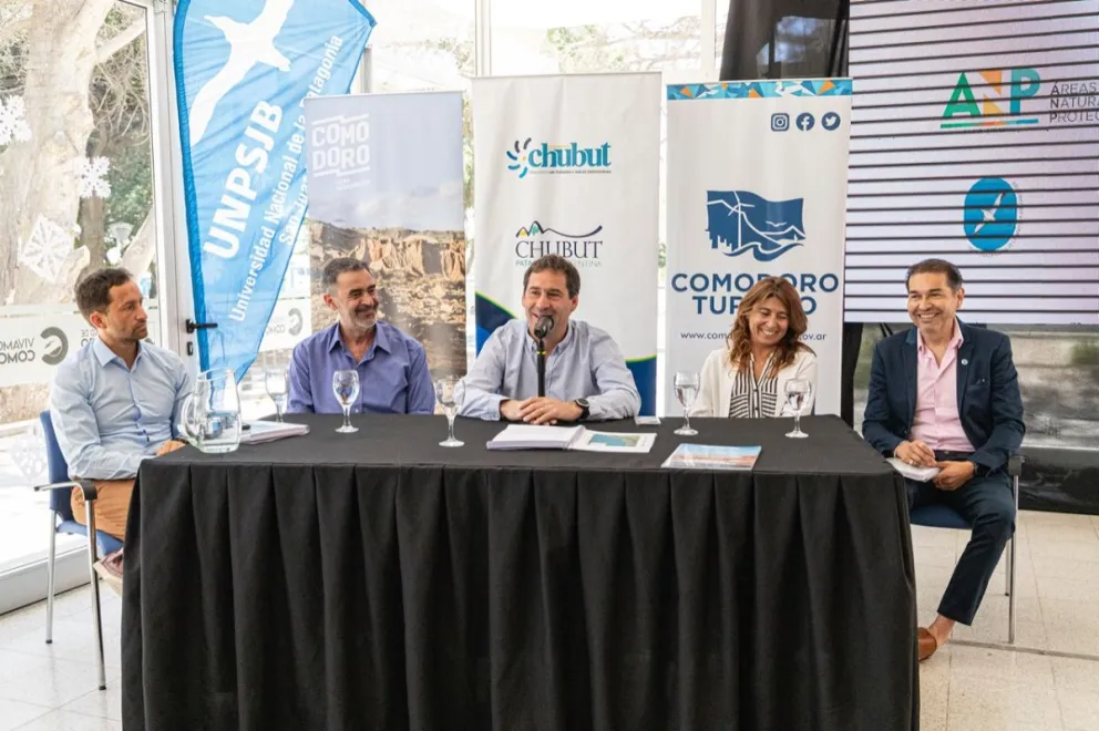 Luque presentó el Plan de Manejo del Área Natural Protegida Rocas Coloradas