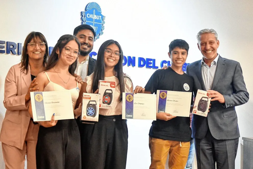 El Gobierno reconoció a 178 estudiantes por su labor destacada durante el ciclo lectivo 2022