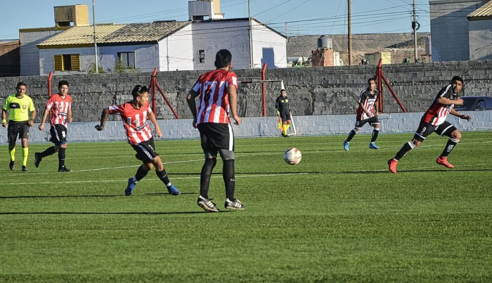  Fútbol local: Roca y Ameghino definen al campeón del Zonal