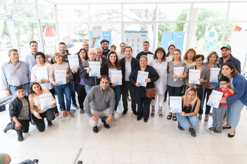 El Municipio entregó títulos de propiedad a familias de Comodoro