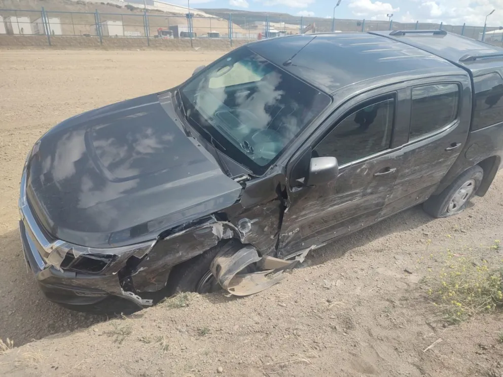 Violenta colisión de camionetas a pocos metros de la rotonda de 3 y 26