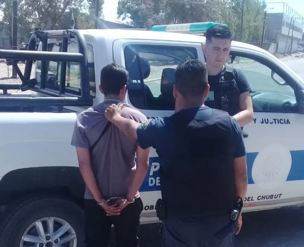 Intentó esconder los productos que robó de un supermercado en el chulengo de un vecino