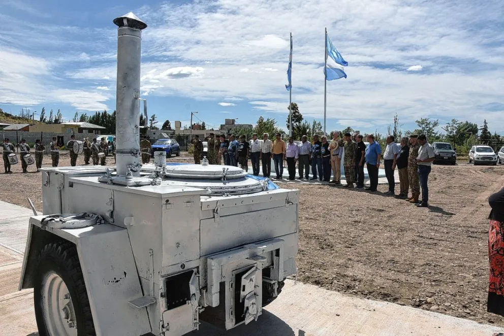 El Ejército entregó una cocina de campaña a la Unión  de Ex Combatientes de Malvinas en Comodoro