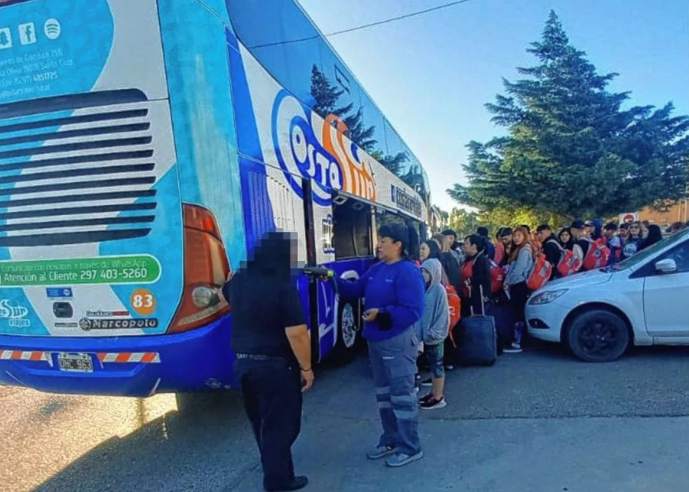 Demoras en la salida de un viaje de egresados por un “chofer positivo”