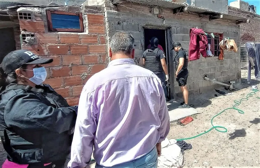Detuvieron a supuesto asaltante que además de robarle a una mujer habría abusado de ella