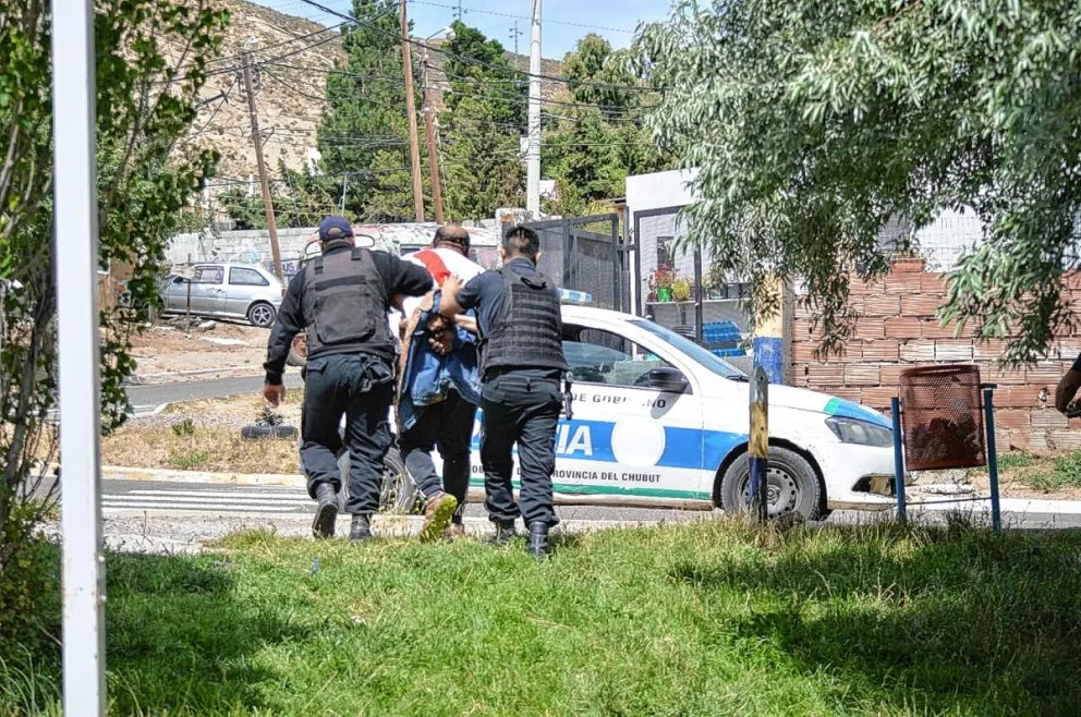 Realizaban disparos al aire y los detuvieron en barrio Sarmiento